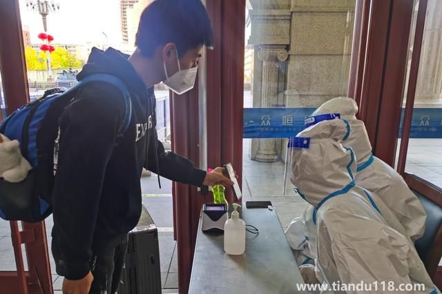 五一假期如何做好疫情防控?(群眾就醫(yī)如何保障)(圖2) 五一假期如何做好疫情防控?(群眾就醫(yī)如何保障)(圖2)