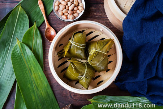 超市買的粽子蒸著吃還是煮著吃（超市買的粽子怎么加熱）