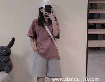 運(yùn)動短褲買正好的還是大一號的（買運(yùn)動短褲哪些是要注意的）