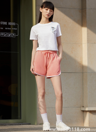 運(yùn)動(dòng)短褲買正好的還是大一號(hào)的(買運(yùn)動(dòng)短褲哪些是要注意的)(圖2) 運(yùn)動(dòng)短褲買正好的還是大一號(hào)的2