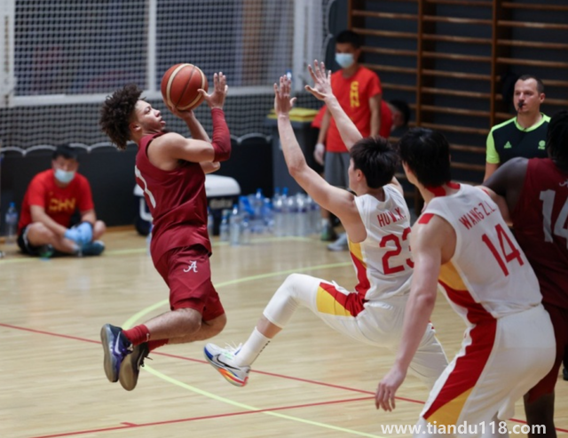 中國男籃熱身賽不敵阿拉巴馬大學(xué)（網(wǎng)友熱議：打不過NCAA）(圖3)