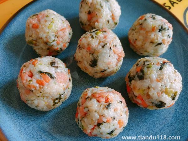 飯團(tuán)的做法（飯團(tuán)怎么做）