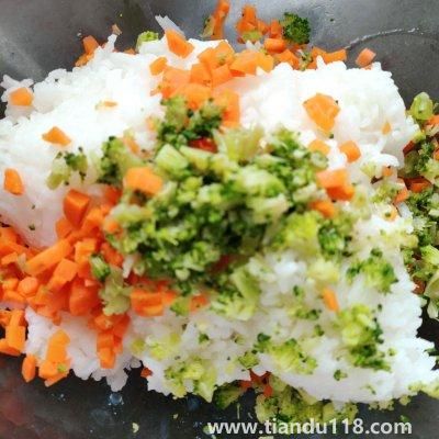 飯團(tuán)的做法（飯團(tuán)怎么做）(圖6)