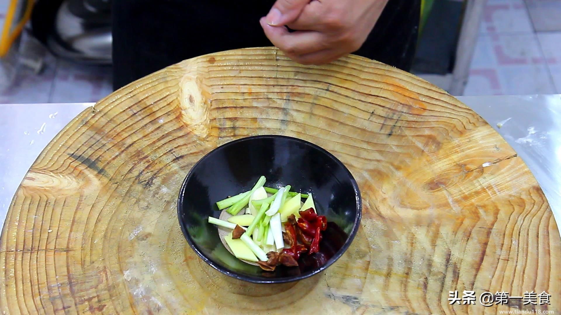 紅燒帶魚(yú)的做法（紅燒帶魚(yú)怎么做）(圖2)