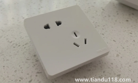 德力西開(kāi)關(guān)插座和公牛的哪個(gè)好2