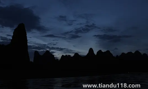 2012年天突然黑了一下是真是假(2012世界末日發(fā)生過了嗎)(圖1) 2012年天突然黑了一下是真是假1