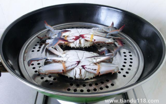 蒸梭子蟹需要把屁股的三角剪掉嗎(清蒸梭子蟹的做法)(圖1) 蒸梭子蟹需要把屁股的三角剪掉嗎1