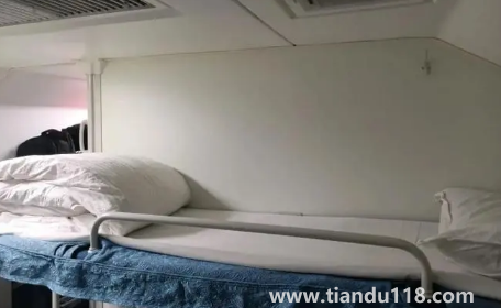 2022女生坐火車硬臥是上鋪好還是下鋪好(坐火車女孩選下鋪會怎么樣)(圖1) 女生坐火車硬臥是上鋪好還是下鋪好20221