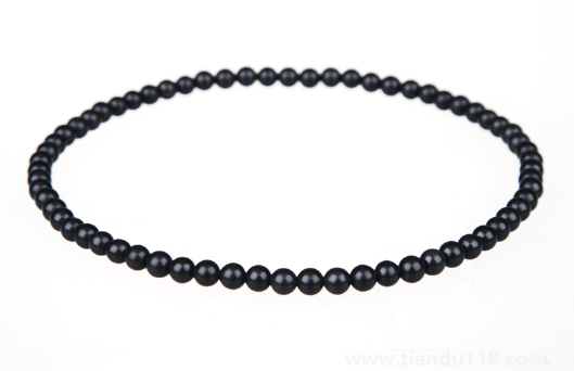 砭石項(xiàng)鏈的作用與功效1