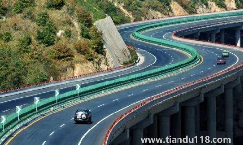 新車要跑高速拉一下嗎(新手第一次上高速危險(xiǎn)嗎)(圖3) 新車要跑高速拉一下嗎3