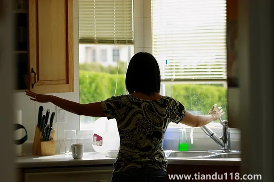 回潮天氣是開窗還是關(guān)窗(為什么回潮天要少開窗)(圖1) 回潮天氣是開窗還是關(guān)窗1