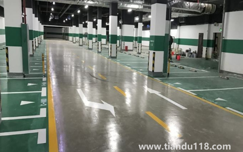 環(huán)氧自流平地面多少錢一平米(環(huán)氧地坪漆油性和水性有什么區(qū)別)(圖1) 環(huán)氧自流平地面多少錢一平米1