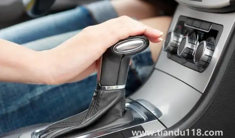 車熄火后還有嗡嗡嗡的聲音以前沒(méi)有（汽油機(jī)加油門(mén)就熄火是怎么回事）