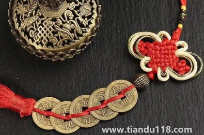 對(duì)門掛五帝錢是不是對(duì)自己不好（怎樣破解對(duì)門鄰居掛五帝錢）