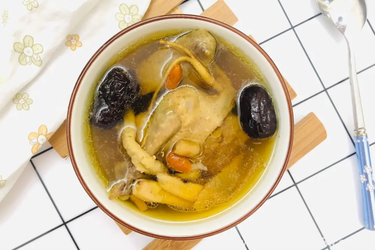 鴿子怎么燉湯好喝又營養(yǎng)(鴿子燉湯有什么技巧)(圖2) 鴿子怎么燉湯好喝又營養(yǎng)2