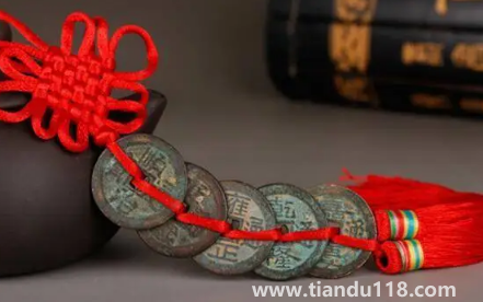 跟鄰居門對(duì)門五帝錢掛在門內(nèi)好不好3