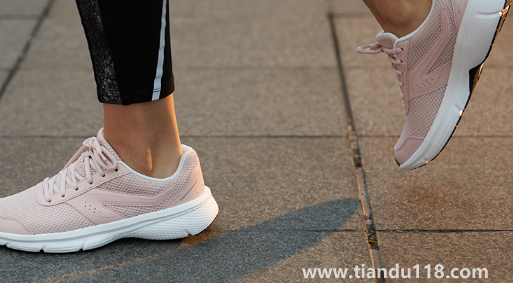 網(wǎng)面鞋破洞了怎么補(bǔ)救(網(wǎng)面鞋破洞了屬于質(zhì)量問題嗎)(圖2) 網(wǎng)面鞋破洞了怎么補(bǔ)救2