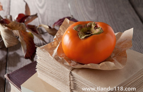 硬柿子里面有密密麻麻的黑點能吃嗎(柿子怎么看壞沒壞)(圖3) 硬柿子里面有密密麻麻的黑點能吃嗎3