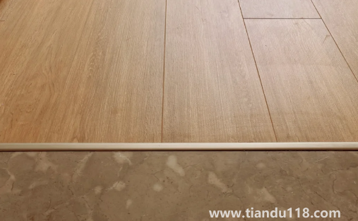 高低差收口條防水嗎(無門檻石衛(wèi)生間攻略)(圖2) 高低差收口條防水嗎2