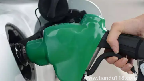 小汽車多少公里換機油最好(汽車多少公里換輪胎)(圖3) 小汽車多少公里換機油最好3