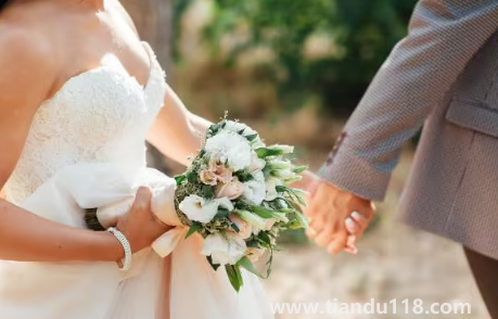 結(jié)婚不過(guò)百天不能送親1