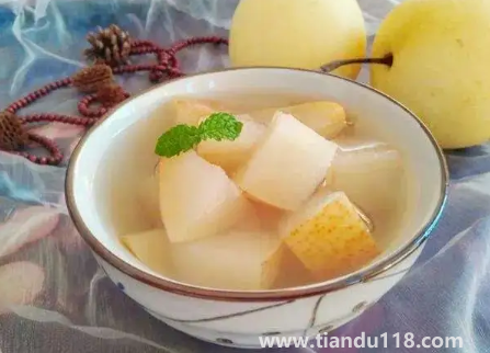 煮梨水是帶皮煮還是不帶皮煮(煮梨水喝有什么好處)(圖2) 煮梨水是帶皮煮還是不帶皮煮2