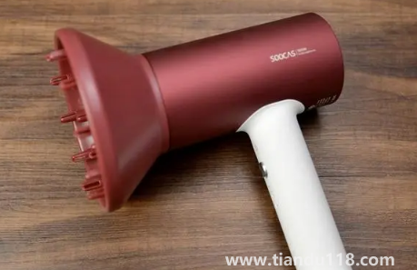 吹風(fēng)機是藍(lán)光的好還是負(fù)離子的好（吹風(fēng)機怎么選不傷頭發(fā)）