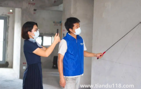 房子在驗(yàn)收后發(fā)現(xiàn)墻面空鼓誰(shuí)負(fù)責(zé)1