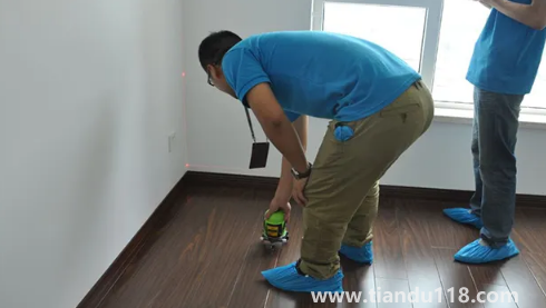 房子在驗(yàn)收后發(fā)現(xiàn)墻面空鼓誰(shuí)負(fù)責(zé)2