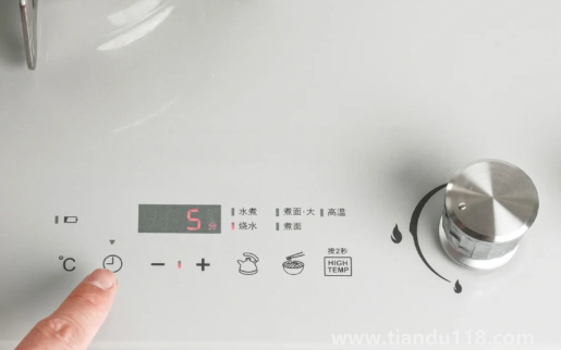 燃氣灶是一邊一個電池嗎2