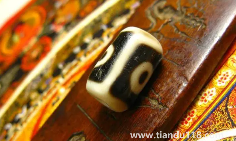 九眼天珠是什么材料做的(九眼天珠一般多少錢(qián))(圖2) 九眼天珠是什么材料做的2