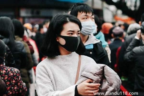 丈夫故意把孩子弄哭丟給發(fā)燒妻子（疫情測出了陽性，也測出了人性）