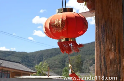 2023過(guò)年店鋪門(mén)口掛幾個(gè)燈籠（春節(jié)掛燈籠有什么講究）