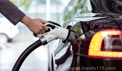 新能源車充電充90還是充滿電（汽車慢充可以沒充滿就停止嗎）