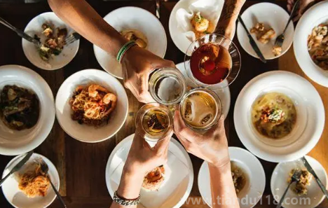 2023正月初四請(qǐng)客吃飯好不好（過(guò)年請(qǐng)親家吃飯初幾好）