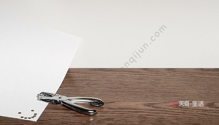 得力打孔機(jī)使用方法